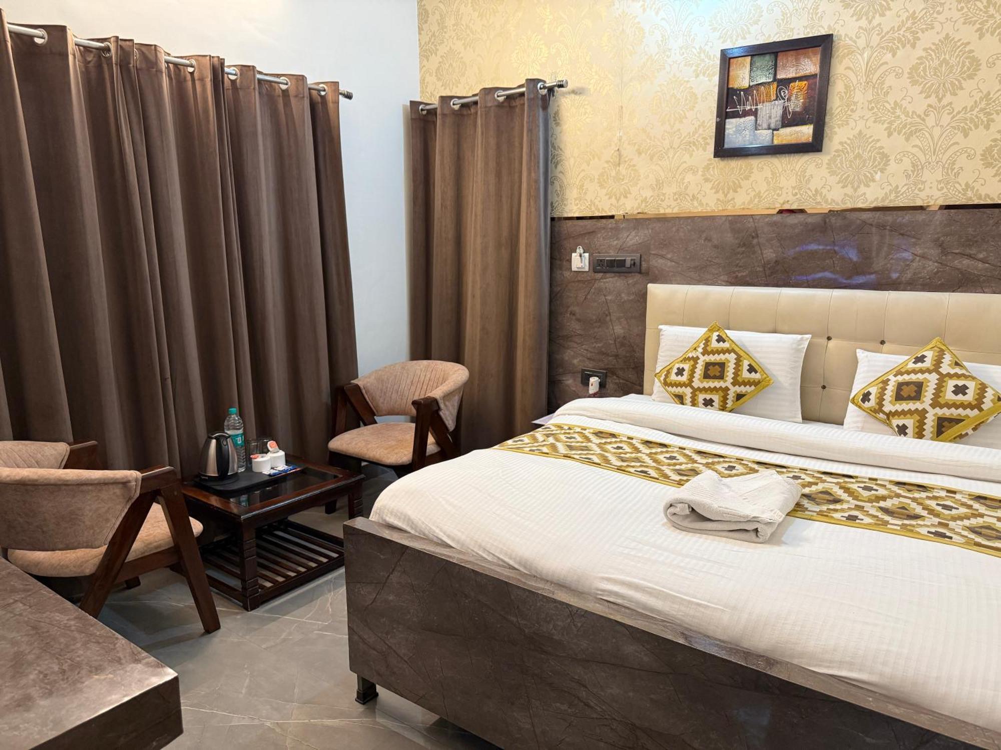 Krishna Residency - A Boutique Hotel Bareilly Esterno foto